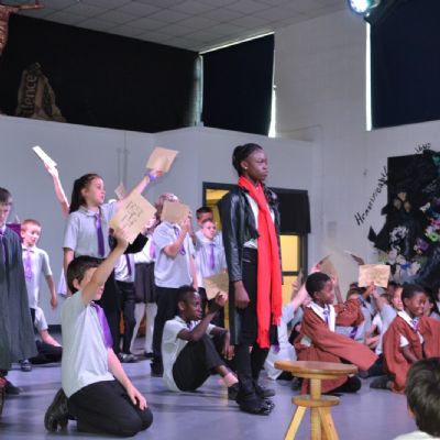 Year 6 Play (14)